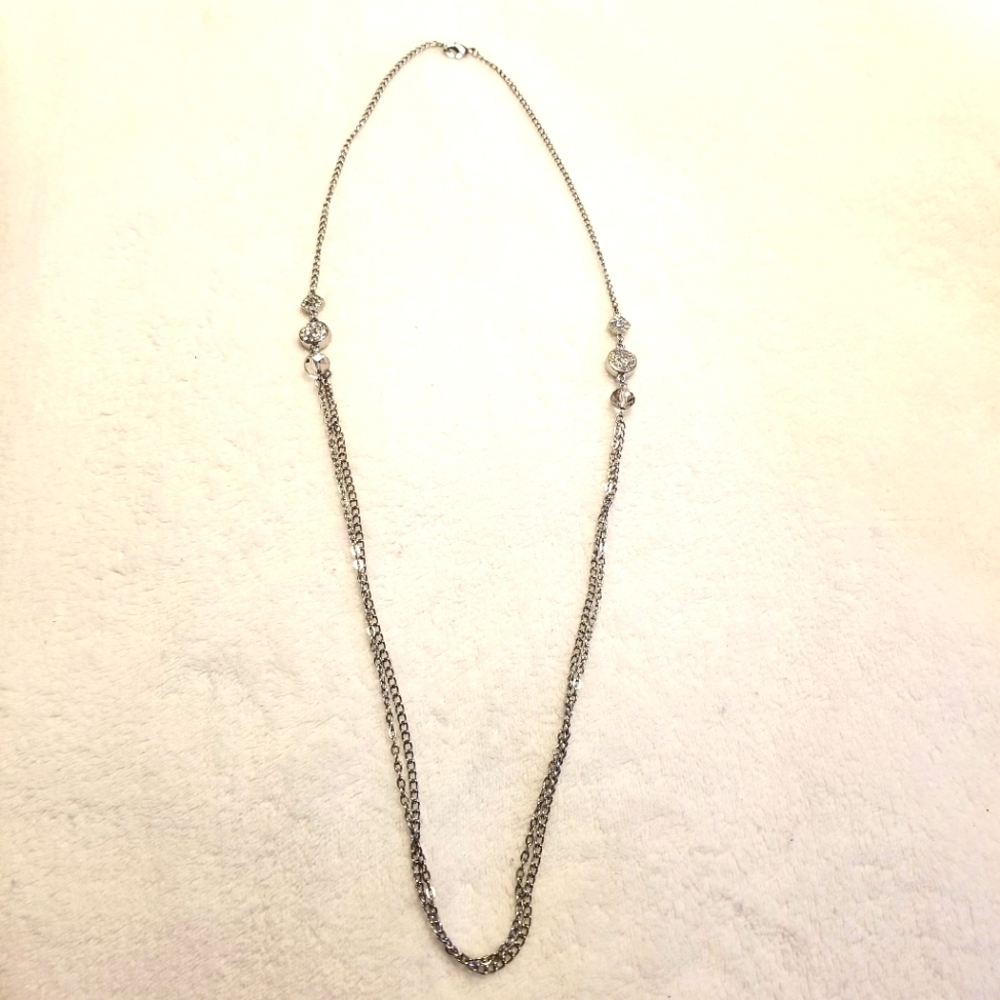 Silver Tone Chain Necklace with Rhinestones and‎ Pale Purple Beads